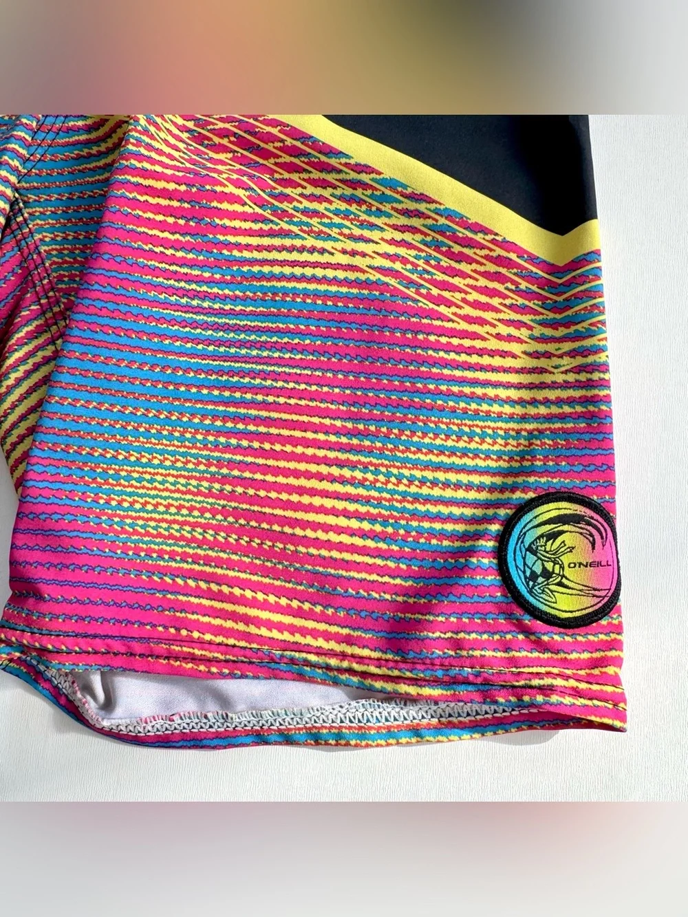 O’Neill Hyperfreak Boys Size 24 Swimsuit Board Shorts Unlined Black Pink Swim